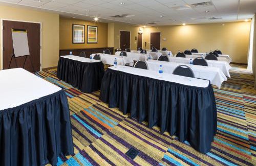 Chesterfield Hotel | Fairfield Inn & Suites by Marriott Detroit Chesterfield