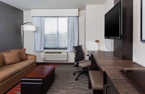 Travis - Chelsea Hotel | Fairfield Inn & Suites by Marriott New York Staten Island