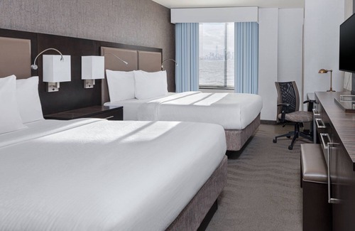 Travis - Chelsea Hotel | Fairfield Inn & Suites by Marriott New York Staten Island