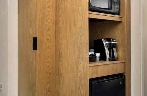 Williamstown Hotel | Fairfield Inn & Suites by Marriott Williamstown