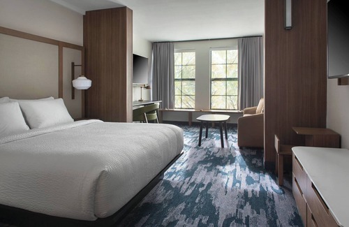 Williamstown Hotel | Fairfield Inn & Suites by Marriott Williamstown