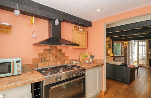 Fairford Cottage | FAIRFORD COTTAGE, family friendly, with a garden in Fairford