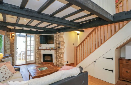 Fairford Cottage | FAIRFORD COTTAGE, family friendly, with a garden in Fairford