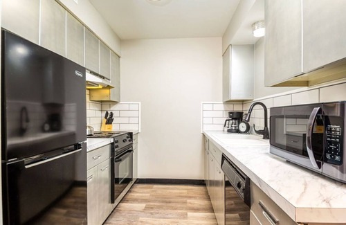 Lansing Apartment | FairLane #6| Classy Cool and Chic