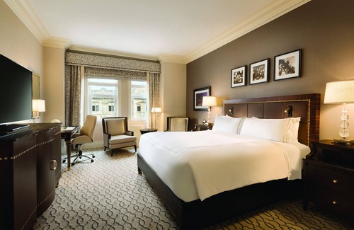 Byward Market - Parliament Hill Hotel | Fairmont Chateau Laurier Gold Experience