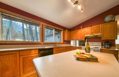 East Kootenay House | Fairmont Hot Springs, 3 Bedroom Vacation Home