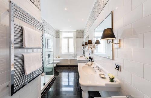 Neustadt Hotel | Fairmont Hotel Vier Jahreszeiten Hamburg