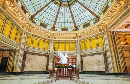 Downtown Shanghai Hotel | Fairmont Peace Hotel on the Bund