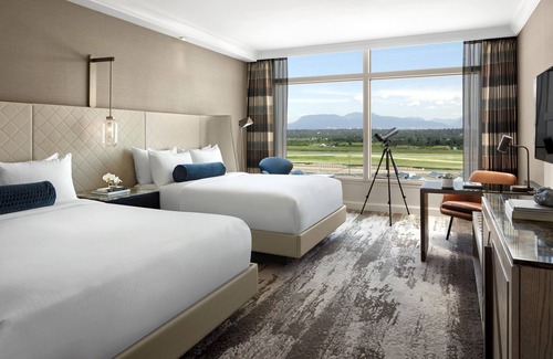 Richmond Hotel | Fairmont Vancouver Airport - Gold Experience
