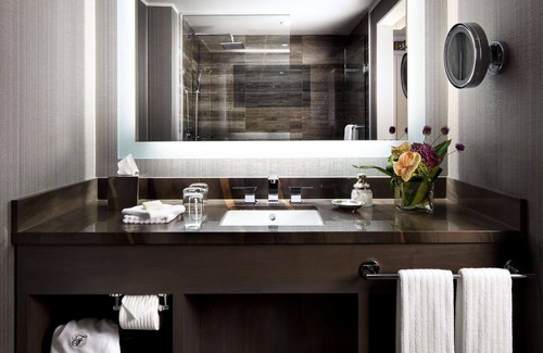 Coal Harbour Hotel | Fairmont Waterfront