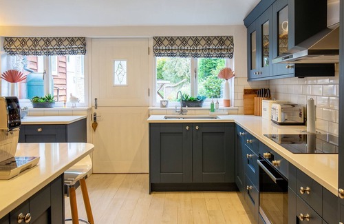 Longborough Cottage | Fairview Cottage, Longborough - sleeps 8 guests in 4 bedrooms