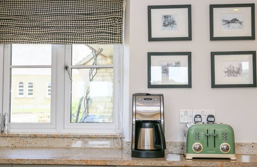 Milton-under-Wychwood Cottage | FAIRVIEW COTTAGE, pet friendly in Milton-Under-Wychwood