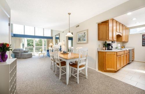 Acme Apartment | Fairway Breeze Retreat