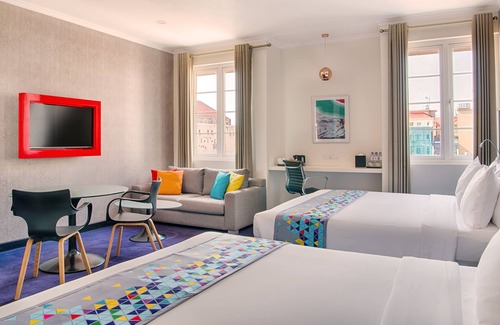 Fort Hotel | Fairway Colombo - Sri Lanka's First Hotel With Robot Technology