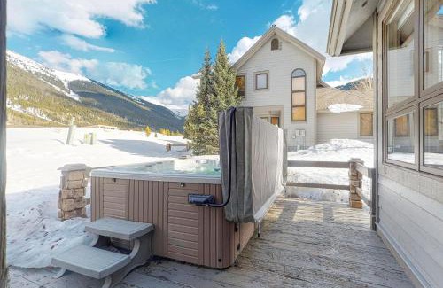 East Village at Copper House | Fairway Getaway