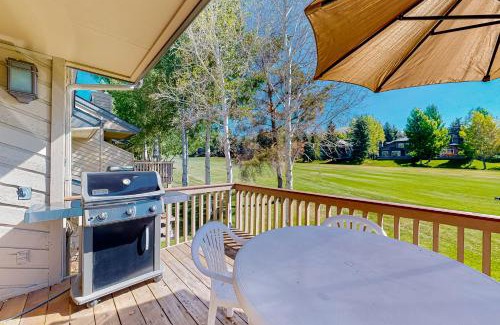 Elkhorn Village Apartment | Fairway Haven