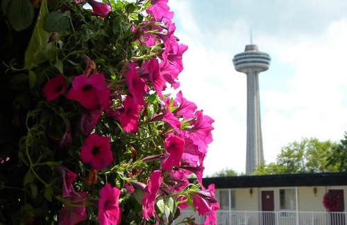 Fallsview Hotel | Fairway Inn by the Falls