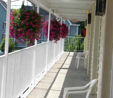 Fallsview Hotel | Fairway Inn by the Falls