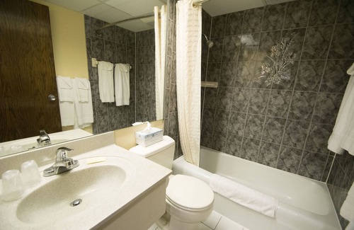 Mishicot Resort | Fairway Inn & Suites
