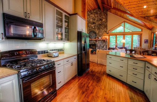 Mountain Air House | Fairway Mountain Villa | Gated Villa with Balcony, Mountain Views and Hot Tub