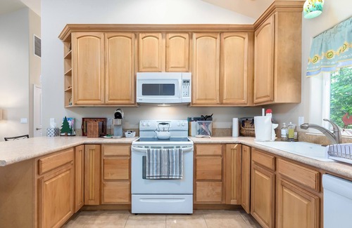 Packwood House | Fairway Paradise | Hot Tub, AC, BBQ