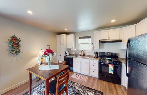 Gunnison House | Fairway Retreat Apartment - On the Golf Course