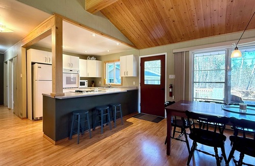Falcon Lake Cabin | "Fairway to Heaven' – Walk to Golf, Beach, Lake, Bar & More!