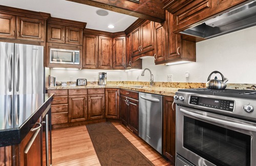 Park Meadows House | Fairway Village 2919 4 Bedroom Townhouse by RedAwning
