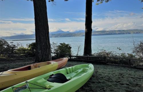 Rollingbay House | Fairyland Cottage, Waterfront, Beach, Kayak, Hot tub