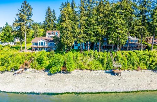 Rollingbay House | Fairyland Cottage, Waterfront, Beach, Kayak, Hot tub