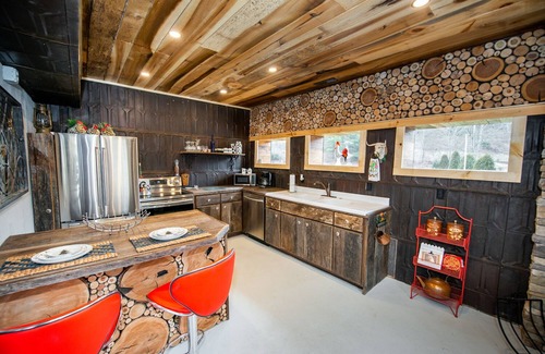 Sugar Grove Cabin | Fairytale Barn: Hot Tub, Trout Stream & Petting Zoo?