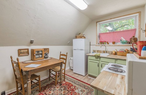 Chickamauga Cottage | Fairytale cottage in Chickamauga, GA