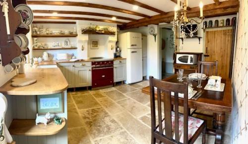 Sibford Gower House | Fairytale Cottage in the Country