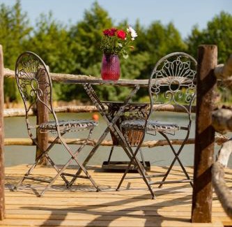 Romford Ski Chalet | Fairytale Staycation - Near London by Damask Homes