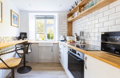 Illogan Cottage | Fairytale Thatched 18th Century Cornish Cottage with Hot Tub & Stunning Gardens