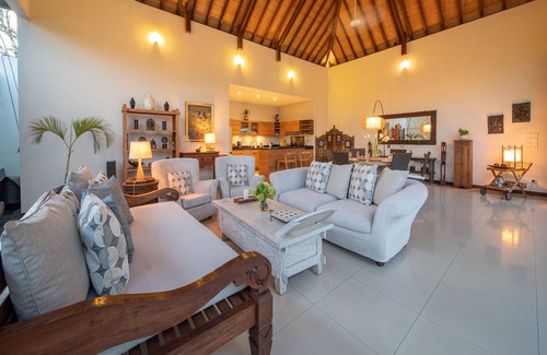 Batu Bolong Villa | FAJAR