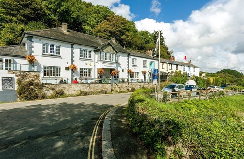 Truro Cottage | Fal River Cottage - sleeps 3 guests in 2 bedrooms