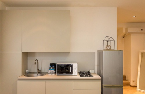 Vera Apartment | Falcon Apartments - Vinyl