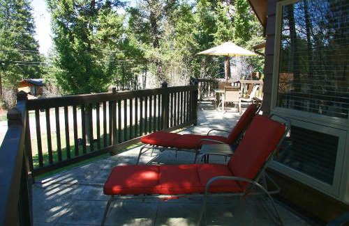 East Kootenay House | Falcon Cabin