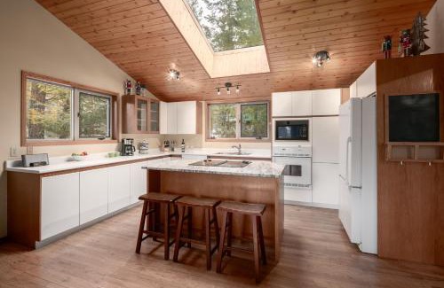 East Kootenay House | Falcon Cabin