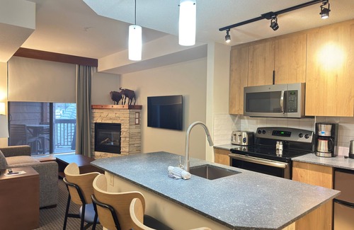 Canmore Apartment | Falcon Crest Lodge by CLIQUE