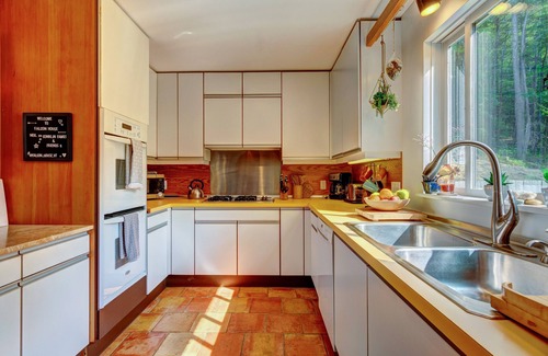 West Woodstock Ski Chalet | Falcon House: VT Modern Chalet w/Sauna on 25 Acres - Hike - Bike to Village