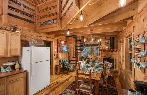 Mentone House | Falcon's Lodge an Appalachian Home 5 Magical Acres