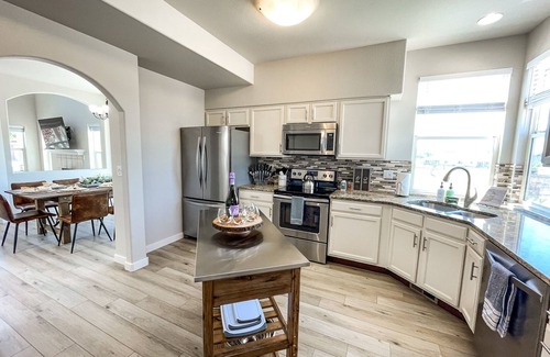 Colorado Springs House | ✶Falcon's Nest✶hot tub/games/mins to USAFA &hiking