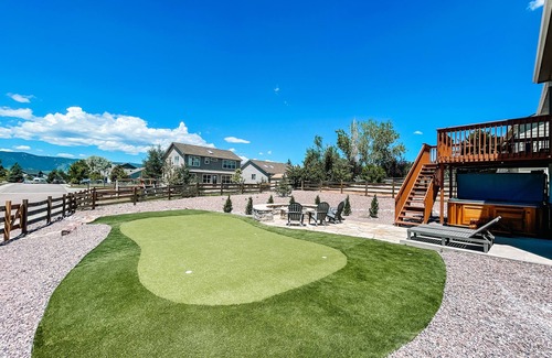 Colorado Springs House | ✶Falcon's Nest✶hot tub/games/mins to USAFA &hiking