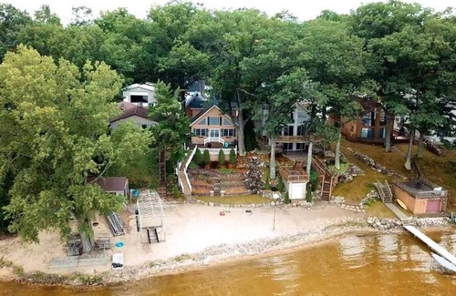 Lake City House | FALL 2023 DATES OPEN!nLuxury beach resort home on beautiful Lake Missaukee