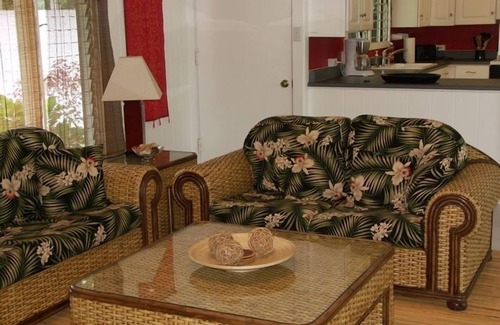 Kailua House | FALL AND MONTHLY DISCOUNT! 3Bed/2Ba House - 250 Steps to the Beach!