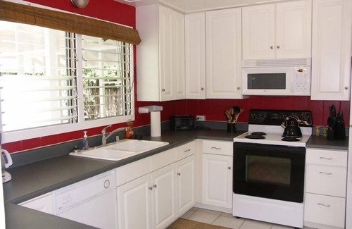Kailua House | FALL AND MONTHLY DISCOUNT! 3Bed/2Ba House - 250 Steps to the Beach!