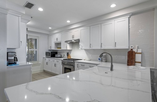 Gulf District Condo | Fall Availability! Beachside #17 - Gulf Views - Steps to Beach Club! Balcony Views! 4 Bikes!
