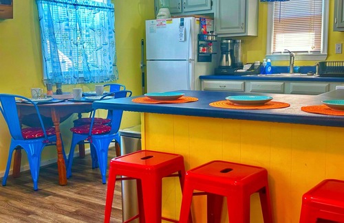 Colington Cottage | Fall Color! Halloween Pub Crawls, Fireplace, Decks! Soundside, Dogs OK, Hammock